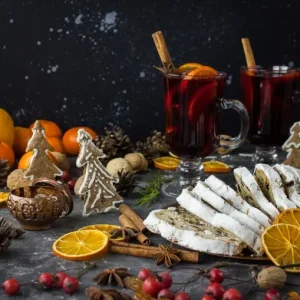 Kuchen als Gebäck zu Glühwein - Stollen mit oder ohne Früchte servieren