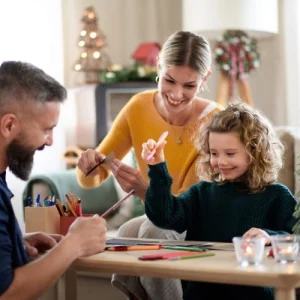 Malen in der Adventszeit macht Kindern und Erwachsenen Spaß