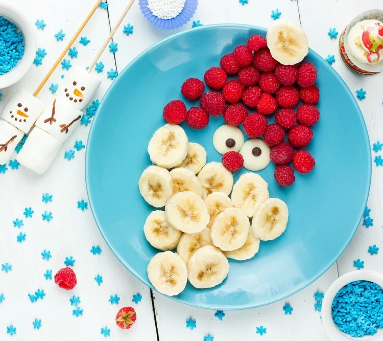 Santa aus Beeren für Kindergarten gestalten 