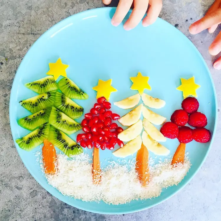 Weihnachtlicher Obstteller für Kinder dekorieren