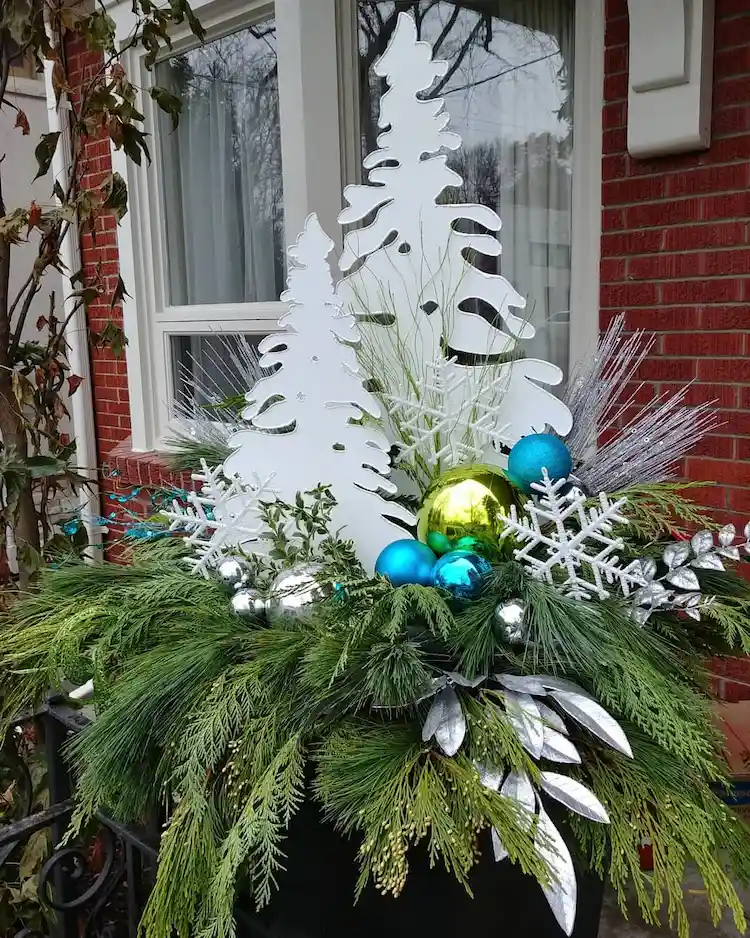 weihnachtsgesteck in silber und blau