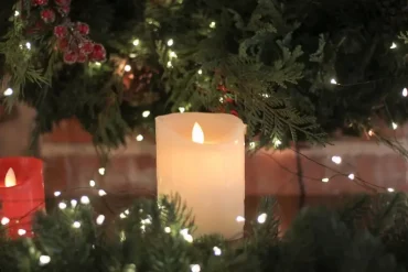 Wie kann man einfach LED-Kerzen auf dem Adventskranz befestigen