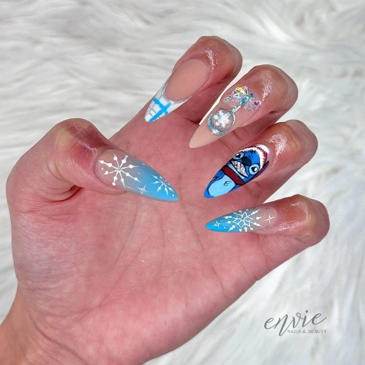 Winterliche Lilo&Stitch Nails