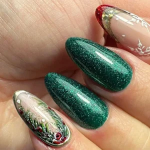 Grüne Weihnachtsnägel: Elegante und festliche Nageldesigns