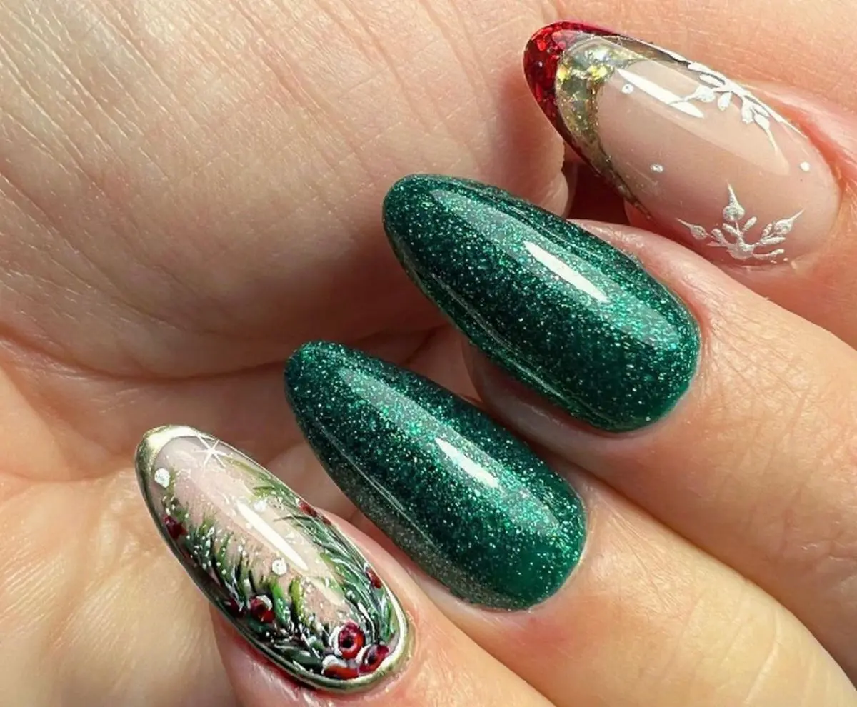 Grüne Weihnachtsnägel: Elegante und festliche Nageldesigns