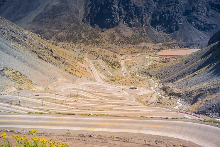 die route über die cuesta caracoles in chile