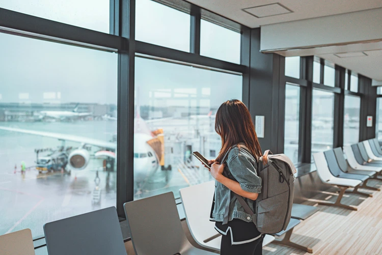 flughafen ready mit leichtem gepäck die welt entdecken