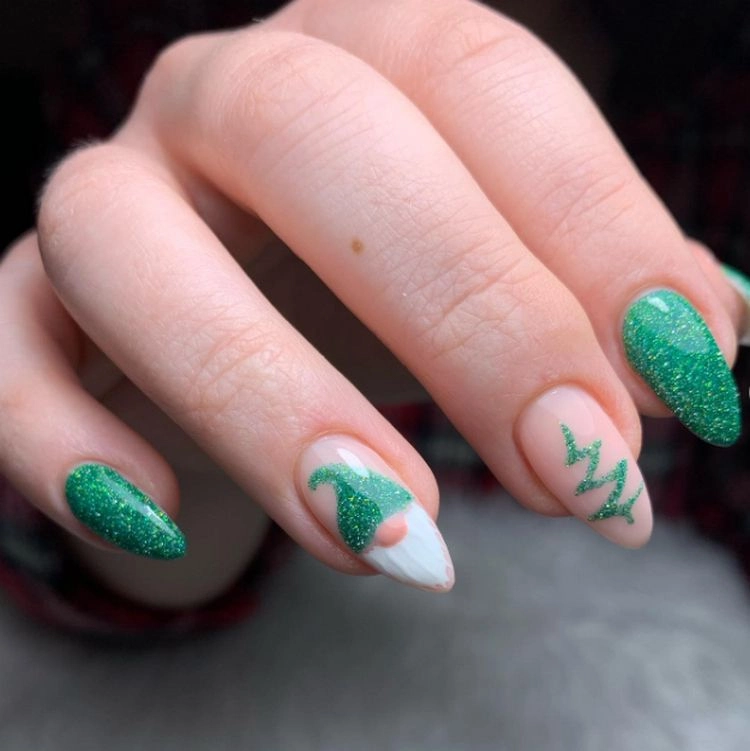 Grüne Weihnachtsnägel: Elegante und festliche Nageldesigns