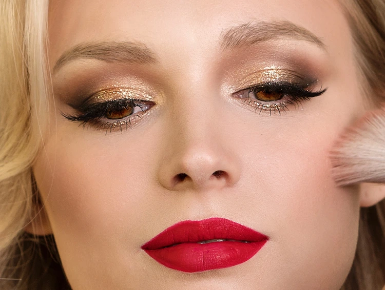 goldene smokey eyes und rote lippen