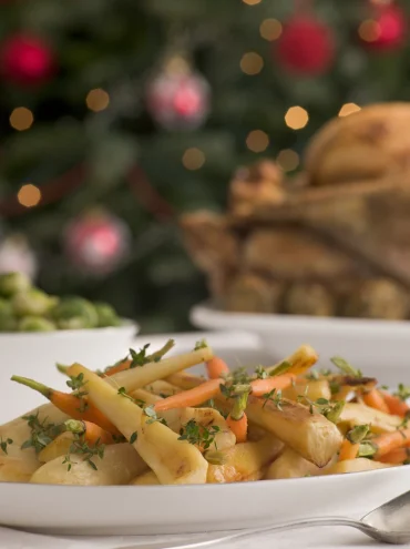 honig und thyme geröstete pastinaken und babykarotten