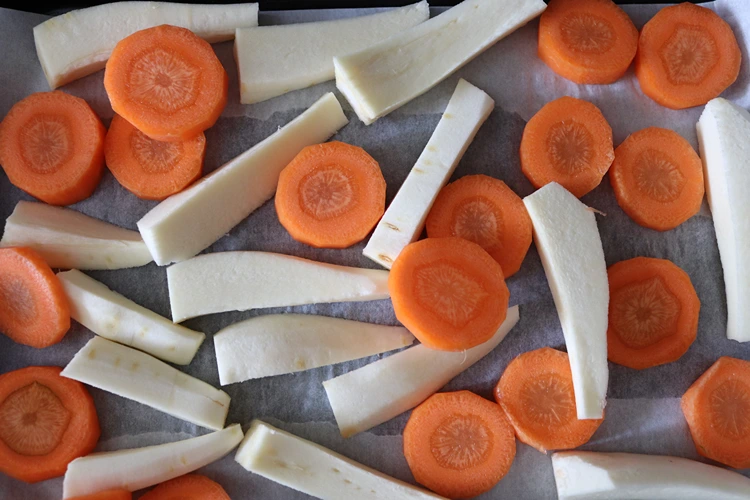 pastinaken und möhren einfach und gesund auf dem backblech