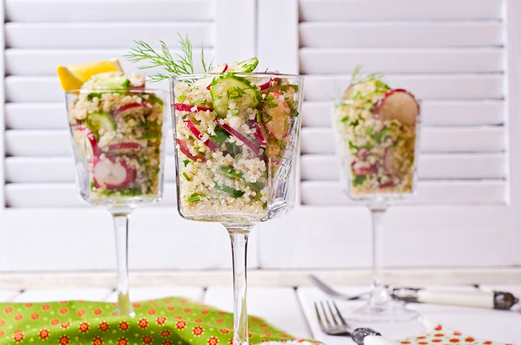 quinoa gurke vorspeise im glas vegetarisch