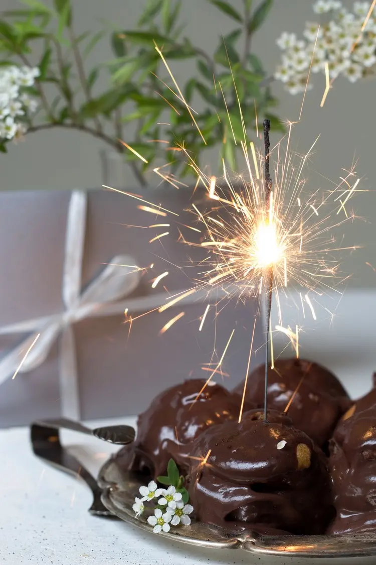 Silvesterparty mit Wunderlicht im Dessert für die Gäste