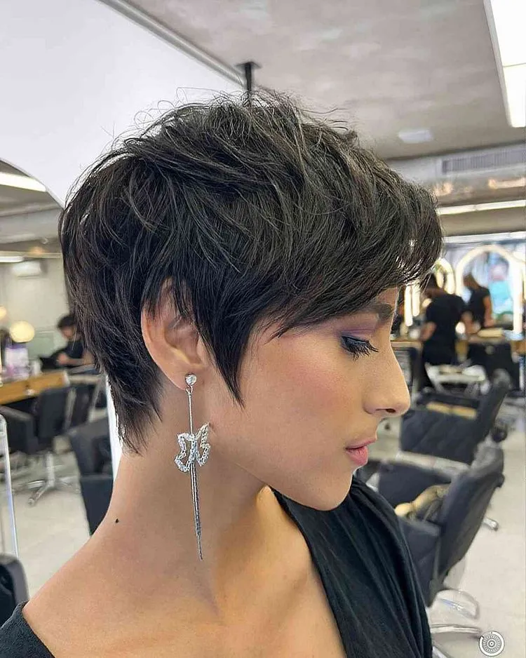 stylisher pixie cut mit pony