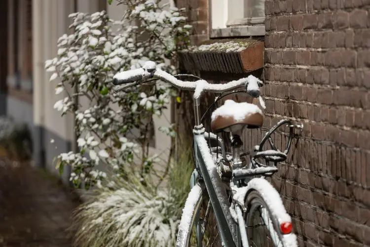 Das Fahrradschloss vor dem Einfrieren schützen durch richtige Lagerung gegen Kondenswasser