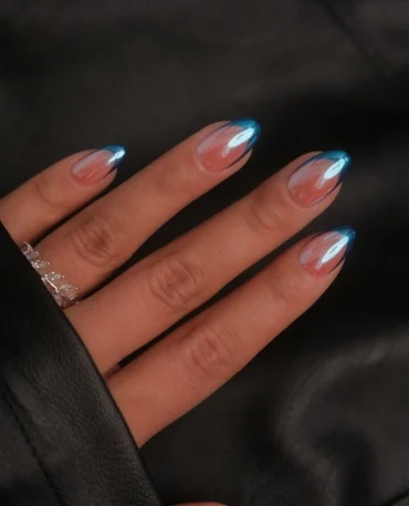 glazed donut nails mit french tips in blau oder rot