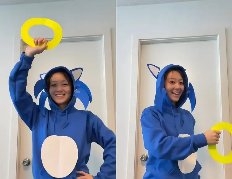 Sonic aus einem blauen Hoodie und Papier für eine Verkleidung ohne Kostüm