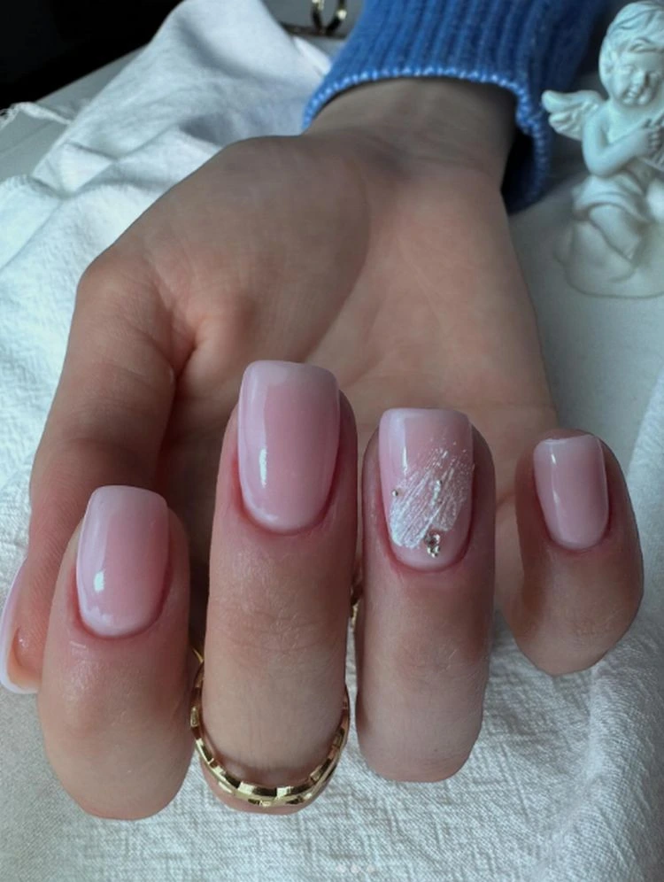 winternägel in rosa modernes nageldesign ausprobieren