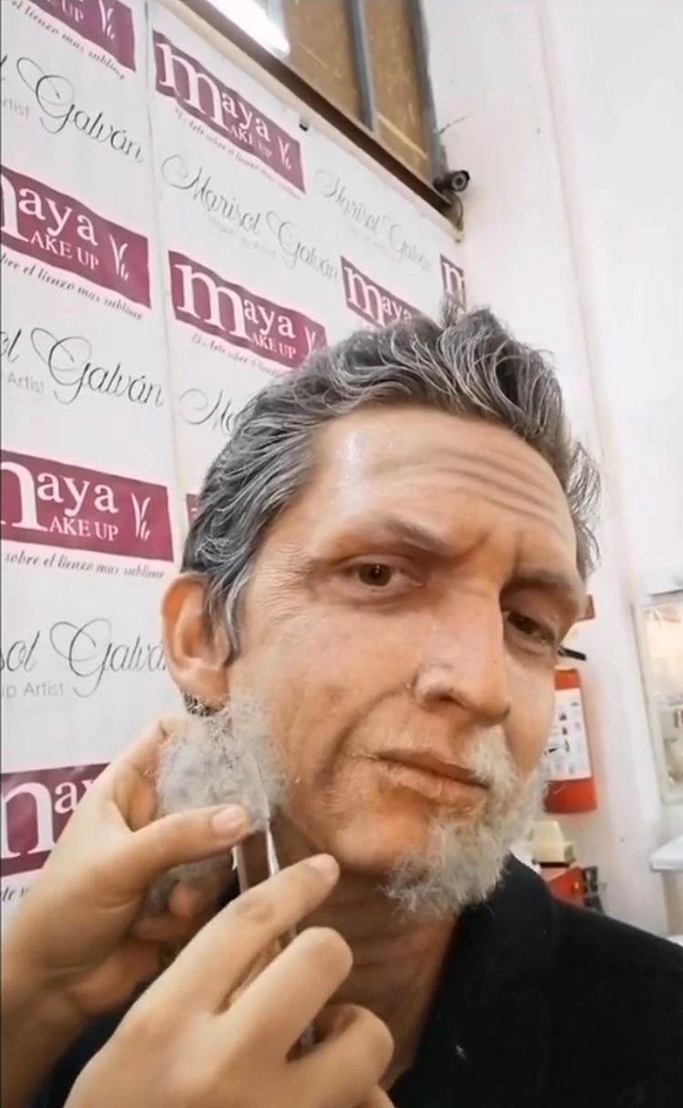 Falscher Bart nach Wunsch