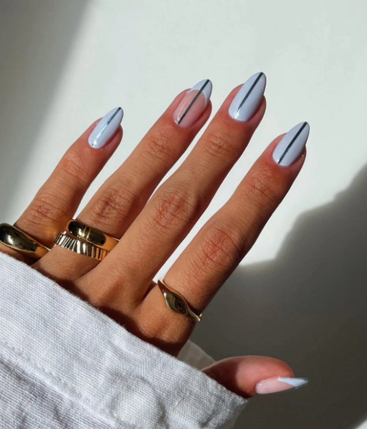 gelnägel in babyblau angesagte nageldesigns für den winter!