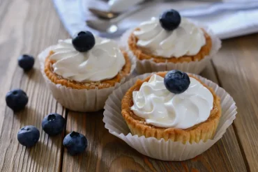 käsekuchen muffins aus dem airfryer mit blaubeeren