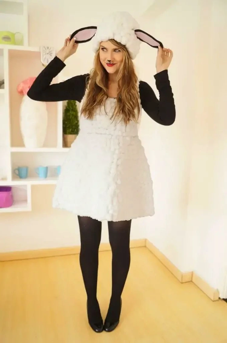 schaf kostüm für damen selber machen mit wattebällchen