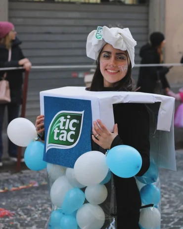 tic tac kostüm selbst gemacht mit ballons