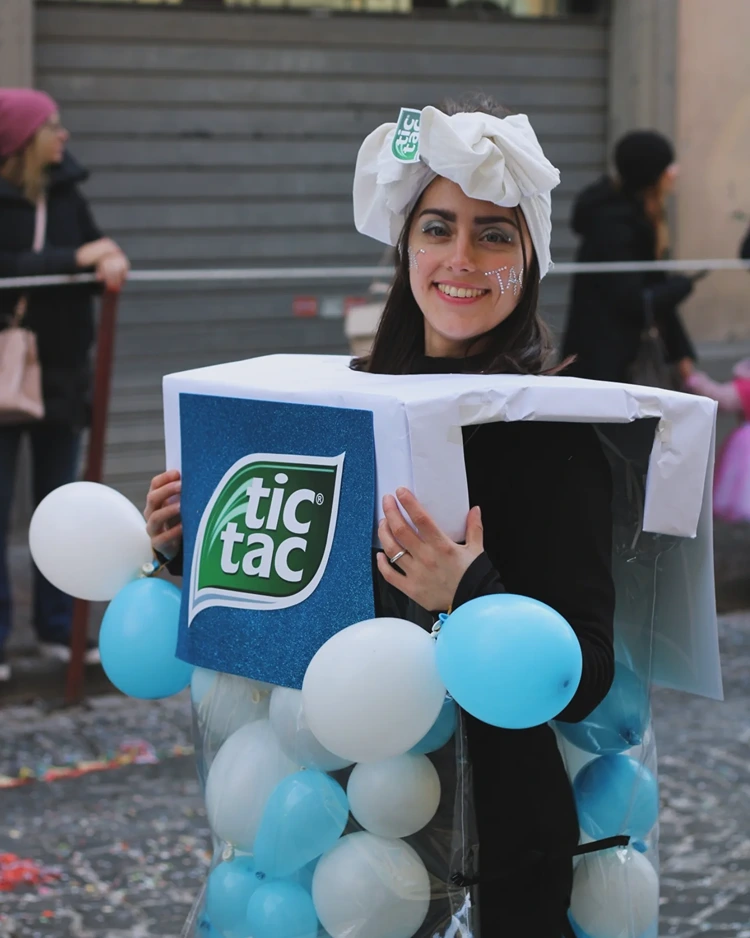 tic tac kostüm selbst gemacht mit ballons