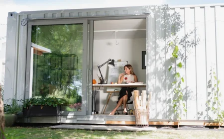 arbeiten im Wohncontainer -Home Office im Garten