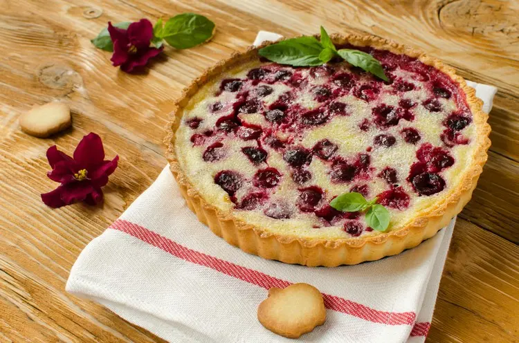 Desserts mit Kirsch-Kaffeelikör backen - Tarte aus Mürbeteig und Sahnecreme