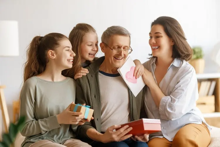 Personalisierte Vatertagsgeschenke von der ganzen Familie für den Papa oder Opa