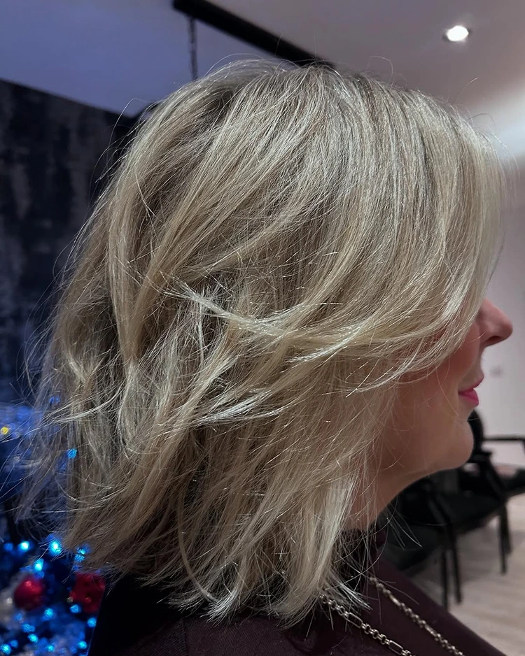 gerader cut blonde haare frisuren ab 50