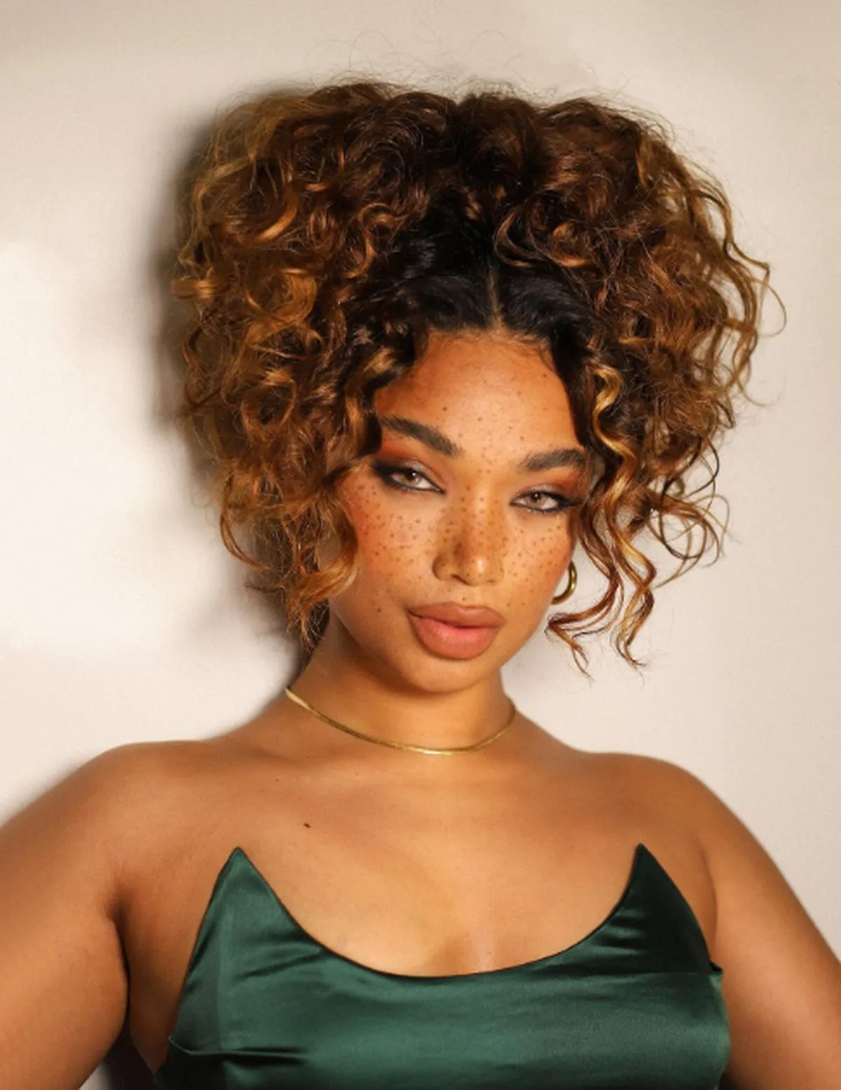 hochsteckfrisur mit locken so stylen sie lockiges haar!