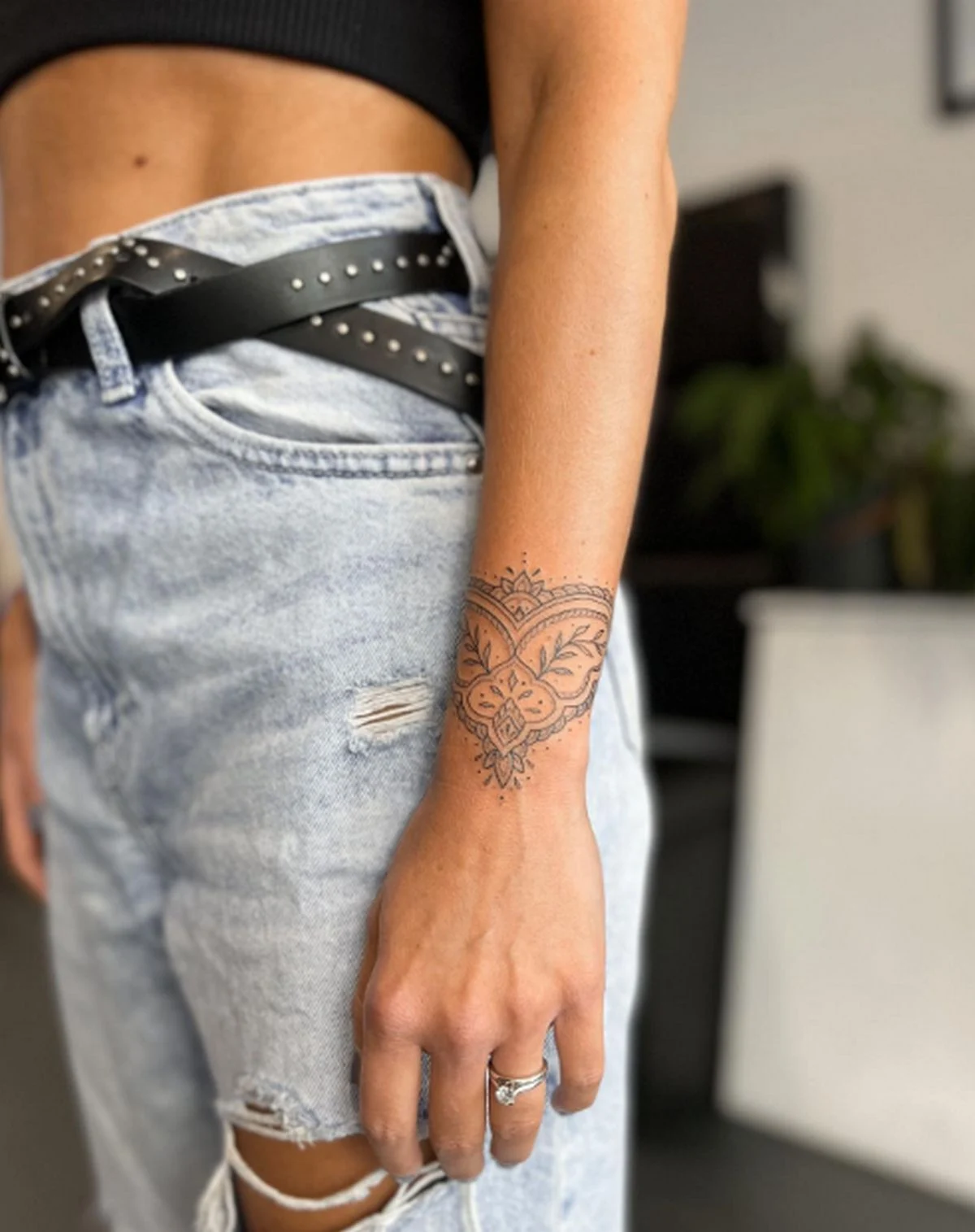 tattoo am handgelenk armband mandala tattoos für frauen