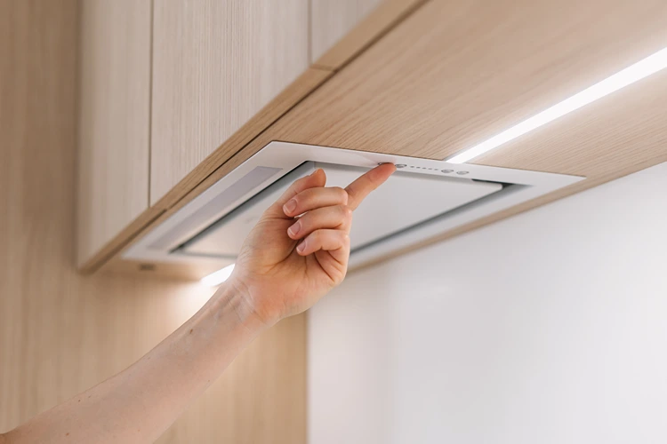 bedienung einer integrierten dunstabzugshaube