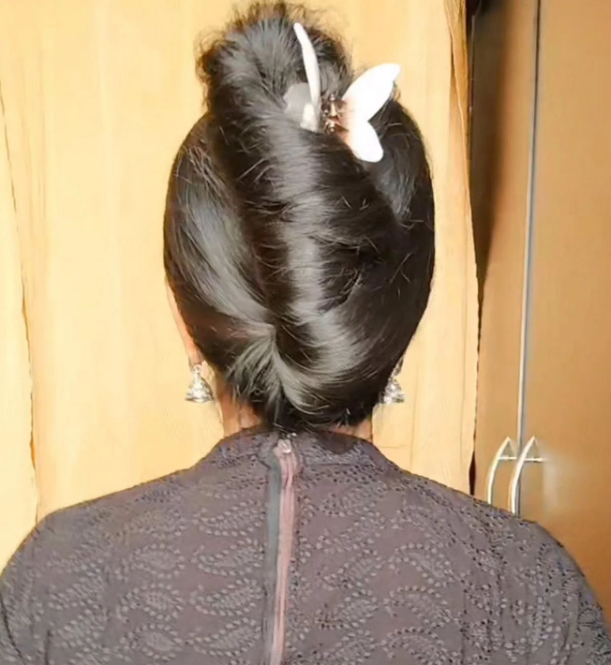 claw clip hacks für dicke lange haare haarklammer frisuren