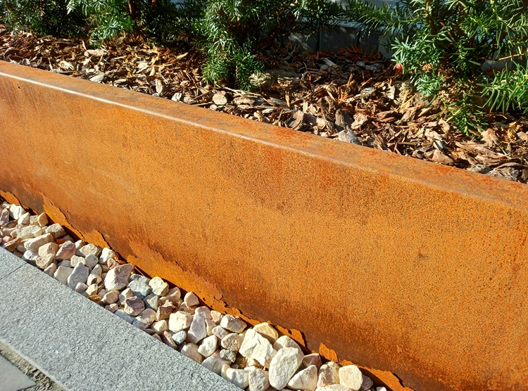 cortenstahl auf kies – cleverer schutz vor rostflecken auf angrenzenden flächen