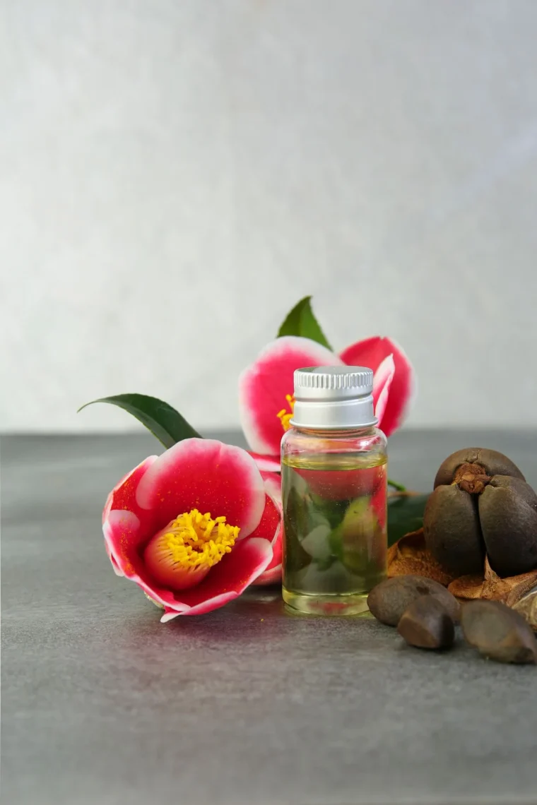 der neue beauty trend aus japan tsubaki oil die vorteile des Öls für ihre haut und ihr haar