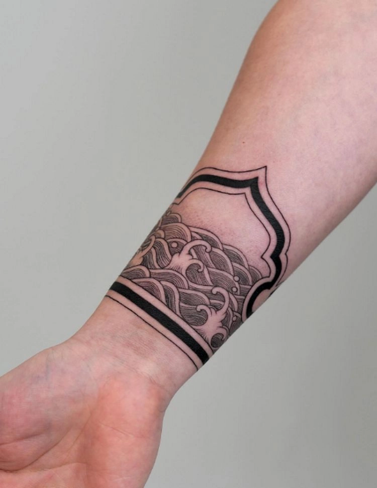 filigranes armband tattoo für frauen moderne motive