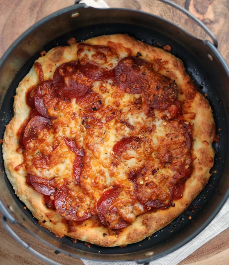 ganze peperoni pizza im airfryer gebacken