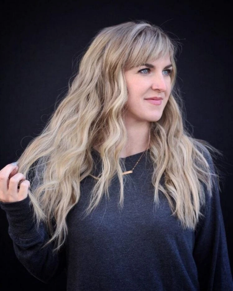 gewellte langhaarfrisur