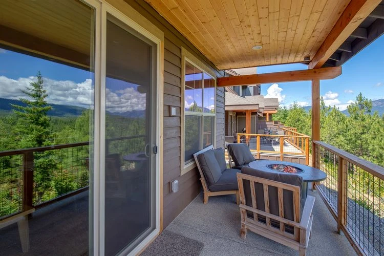 holzdecke schützt vor regen, schnee und sonne