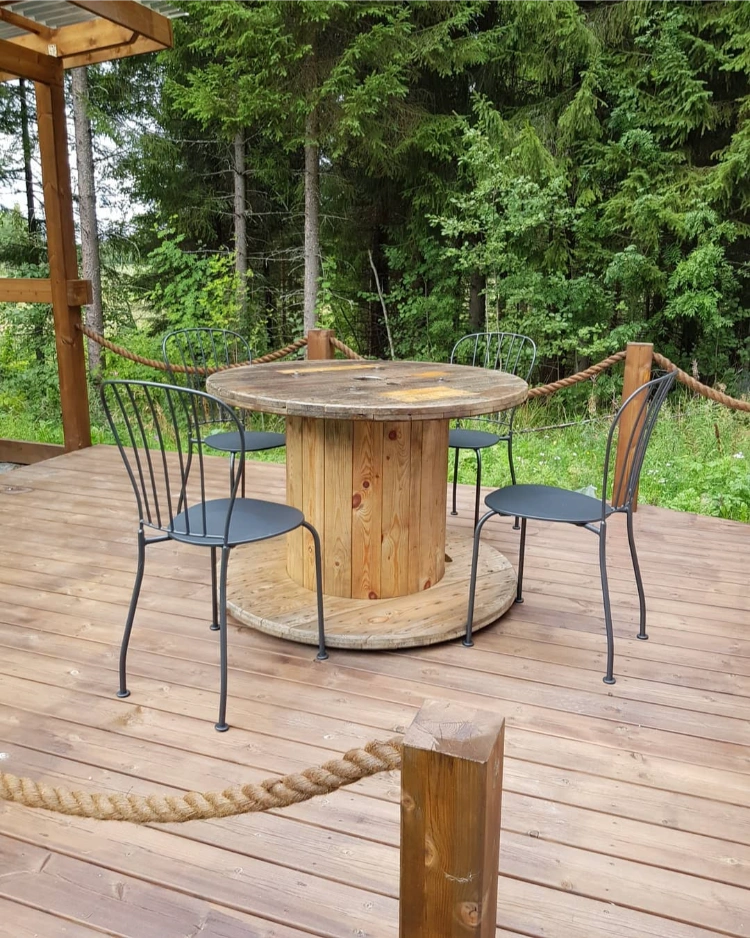 kabeltrommel als großer esstisch