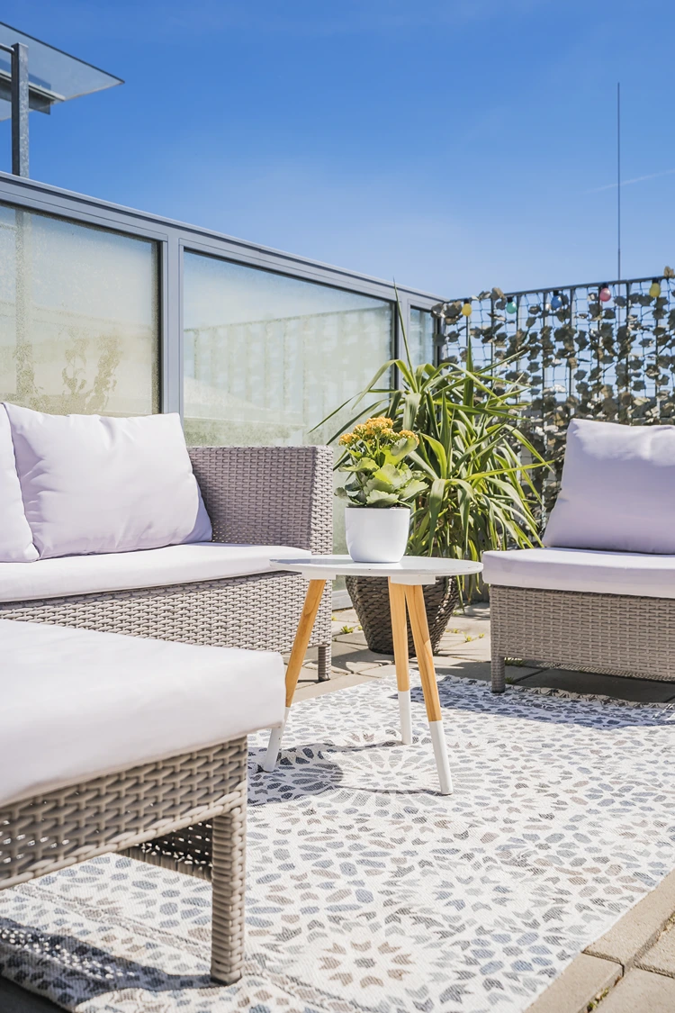 kleine loungegruppe mit outdoor teppich