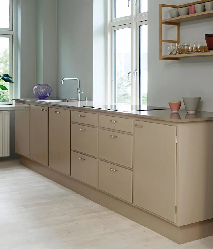 Küchengestaltung in Sandbeige Idee für Fronten