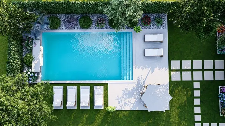 Minimalistische Gestaltung rund um den Pool mit Rasen, schmalem Kiesbeet und Hecke