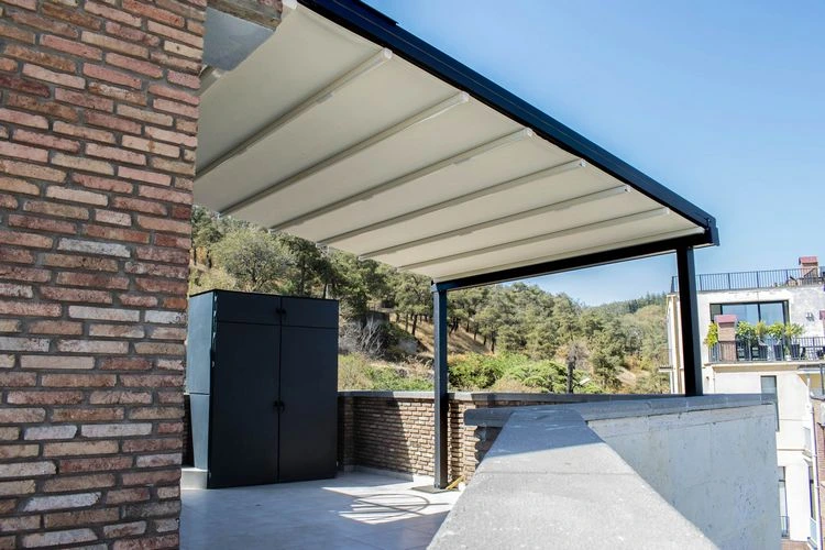 pergola mit sonnensegeln kombinieren