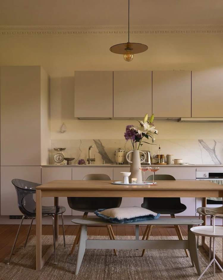 Schick im Scandi Stil Küche in Sandfarbe