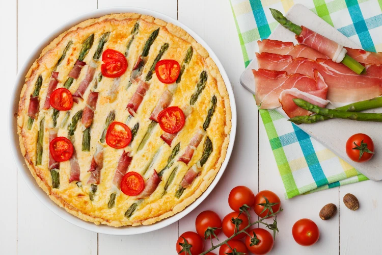 spargeltarte mit kochschinken und tomaten