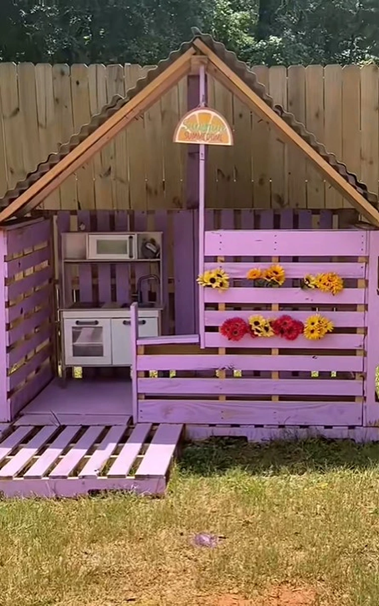 spielhaus aus paletten für den garten